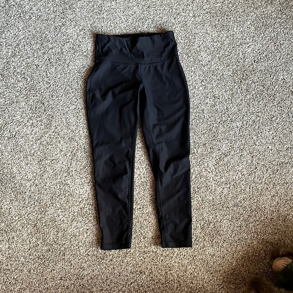 Black athletic leggings